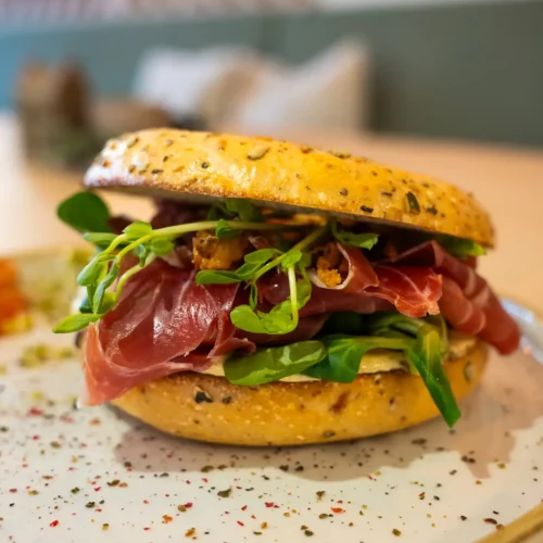 kraeuterbagel-schinken-rucola-spremberg
